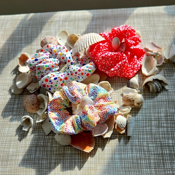 Scrunchy - Picture 2 of 3